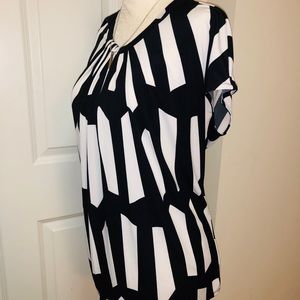 Polyester Blouse with flattering pattern